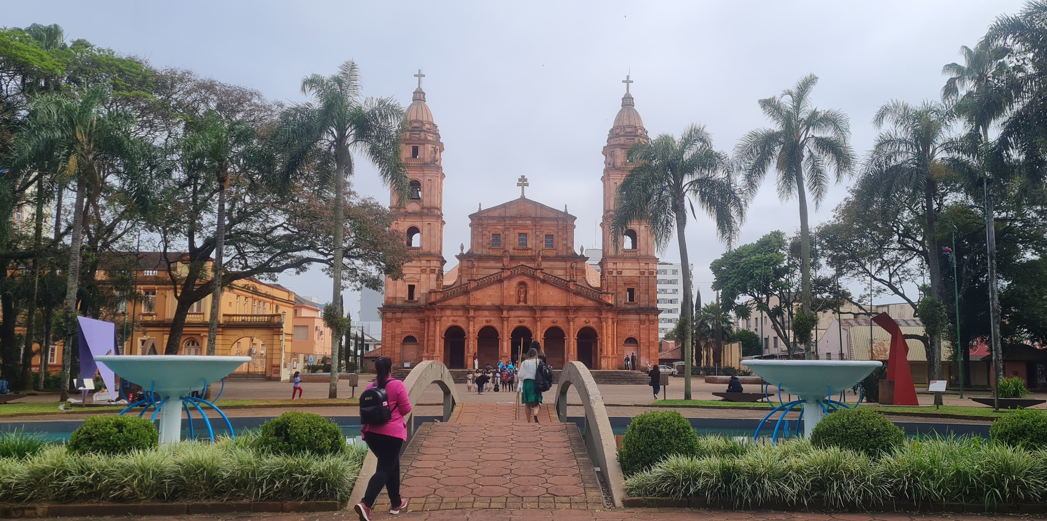 Praça Pinheiro Machado e Catedral Angelopolitana, Santo Ângelo, Rotadas Missões, Rio Grande do Sul, Brasil