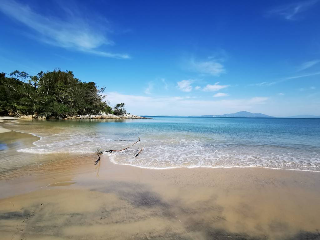 bruno-possani-z-mJi2rRW3I-unsplash Praia de Zimbros, uma das mais extensas de Bombinhas e perfeita para caminhadas
