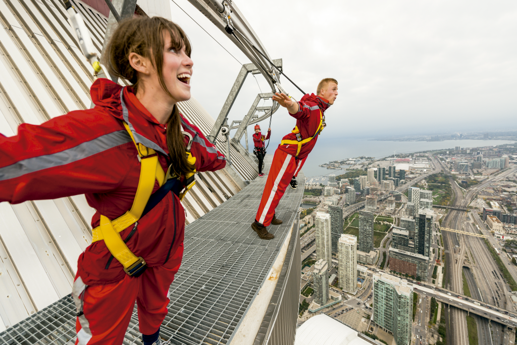 EdgeWalk na CN Tower, Toronto, Canadá