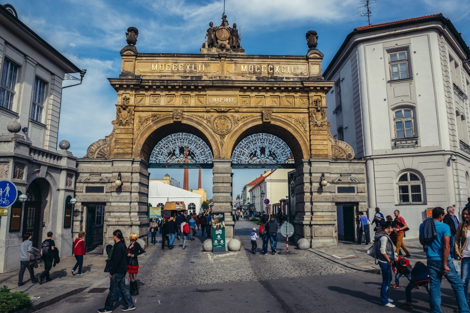 <strong>Pilsen, República Tcheca </strong>A Pilsner Urquell é a marca de cerveja tipo pilsen por excelência, leve e pouco alcoólica, a que caiu como uma luva no gosto do brasileiro. A visita à <a href="https://viajeaqui.abril.com.br/estabelecimentos/republica-tcheca-pilsen-plzen-atracao-cervejarias">fábrica da Urquell</a> é passagem obrigatórios para os apreciadores