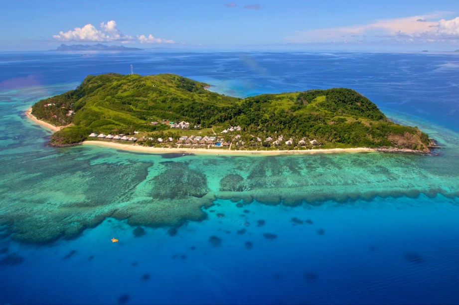 Apesar de ter 300 ilhas, o arquipélago de <a href="https://gutenberg.viagemeturismo.abril.com.br/paises/fiji/">Fiji</a>, no meio do Oceano Índico, é pequeno. Suas ilhas minúsculas são resultado da intensa atividade vulcânica da região. Entre as belezas paradisíacas, está a ilha de Tokoriki (foto), onde localiza-se um resort cujo público-alvo são casais em lua-de-mel. Ali, crianças não são aceitas