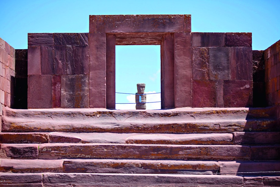 Tiwanaku, sítio arqueológico antiquíssimo, datado de 1500 a.C.