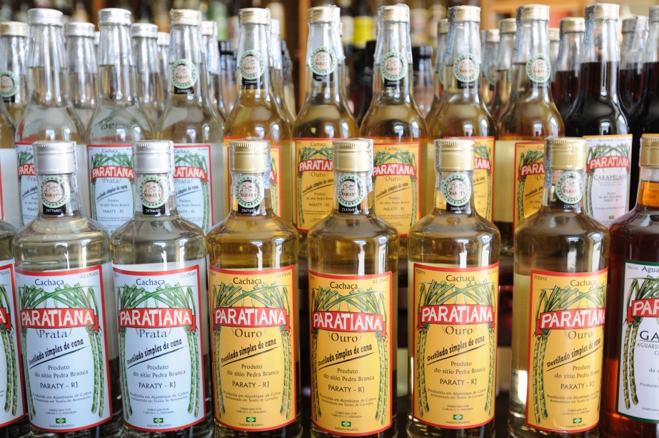 Paraty tem uma história com a cachaça de longa data. Na época colonial e no império a cidade foi a grande produtora de cachaça. Hoje, faz a alegria dos turistas com seus <a href="https://gutenberg.viagemeturismo.abril.com.br/atracao/alambiques/" target="_blank">alambiques</a>, que são desde os mais tradicionais até os mais artesanais. Na foto: A Paratiana