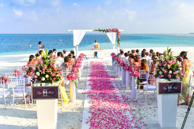 Casamento em praia paradisíaca