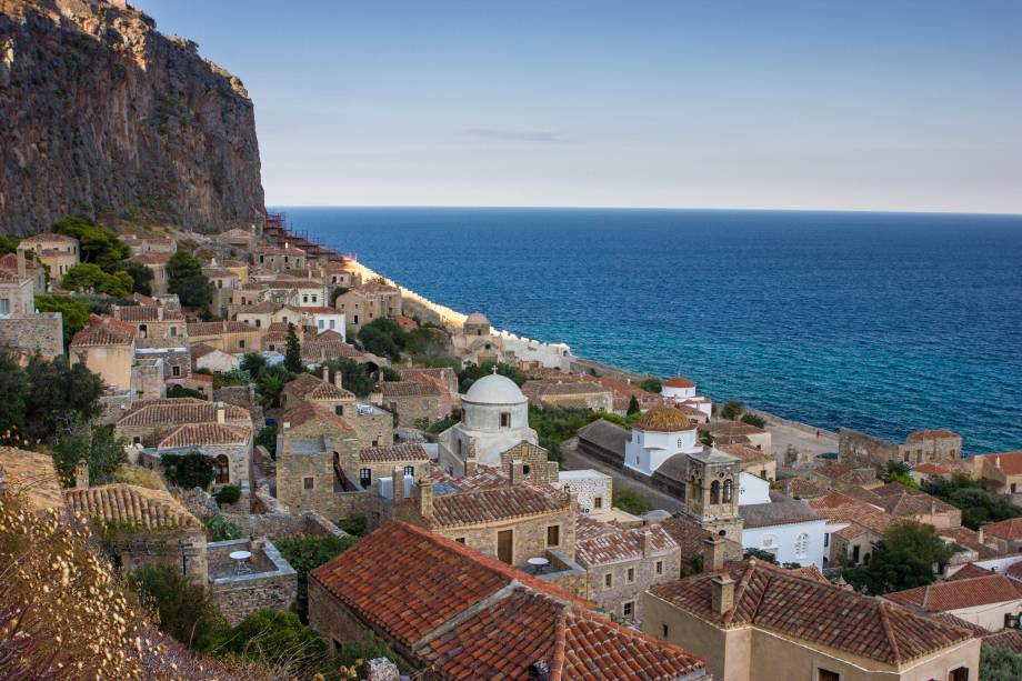 Vista da cidade de Monemvasia no Peloponeso, Grécia Monemvásia