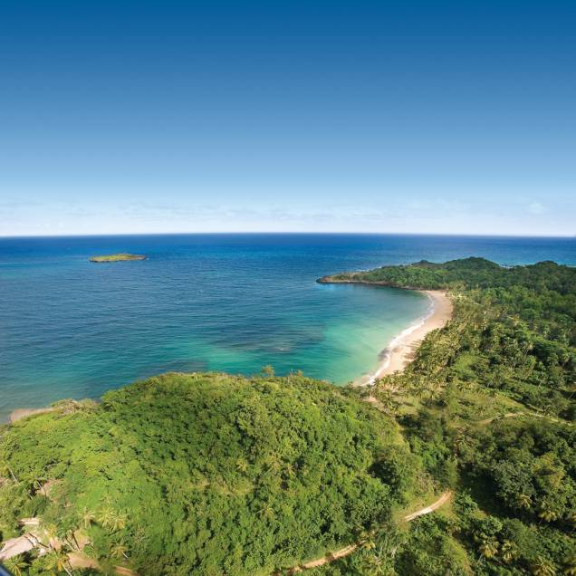 A Península Samaná foi o primeiro lugar onde Cristóvão Colombo atracou ao chegar às Américas. Cinco séculos depois, as belezas das praias permanecem praticamente intocadas A Península Samaná foi o primeiro lugar onde Cristóvão Colombo atracou ao chegar às Américas. Cinco séculos depois, as belezas das praias permanecem praticamente intocadas