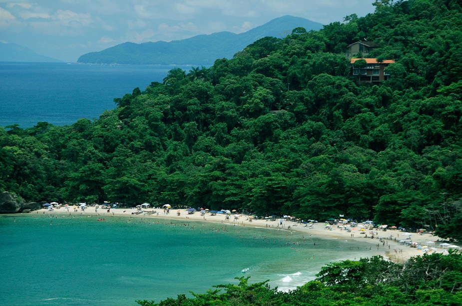 Lotada de jovens, a <a href="https://viajeaqui.abril.com.br/estabelecimentos/br-sp-ubatuba-atracao-praia-do-felix" rel="praia do Félix" target="_blank">praia do Félix</a>, em <a href="https://viajeaqui.abril.com.br/cidades/br-sp-ubatuba" rel="Ubatuba (SP)" target="_blank">Ubatuba (SP)</a> tem clima de paquera no ar e mar agitado