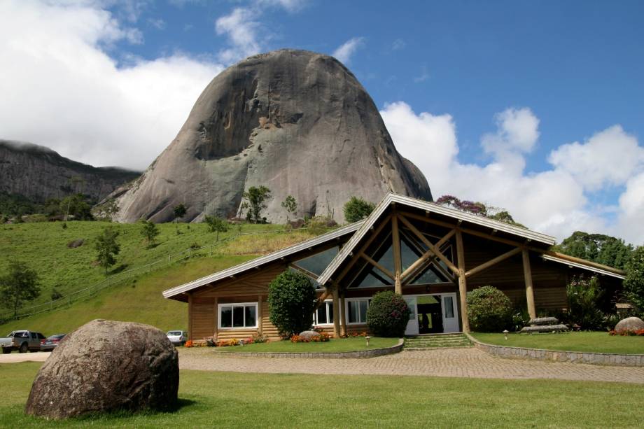 <strong><a href="https://viajeaqui.abril.com.br/cidades/br-es-domingos-martins" rel="14. Domingos Martins (ES)" target="_self">14. Domingos Martins (ES)</a></strong>                        A <strong>Pedra Azul </strong>(foto), no Parque Estadual da Pedra Azul, é uma das paradas obrigatórias da cidade; ali, é possível fazer caminhadas leves ou trekking pesado