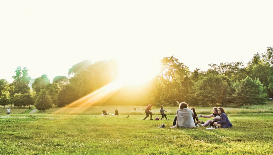 O coração da região de Notting Hill, South Kensington e arredores é o <a href="https://viajeaqui.abril.com.br/estabelecimentos/reino-unido-londres-atracao-hyde-park" rel="Hyde Park" target="_blank"><strong>Hyde Park</strong></a>, um dos maiores parques da cidade, que durante as Olimpíadas receberá competições de triatlo e maratona aquática no Lago Serpentine. Vale conferir as fontes, os jardins e a pitoresca <em>Speaker’s Corner</em>, onde cidadãos indignados proferem discursos inflamados