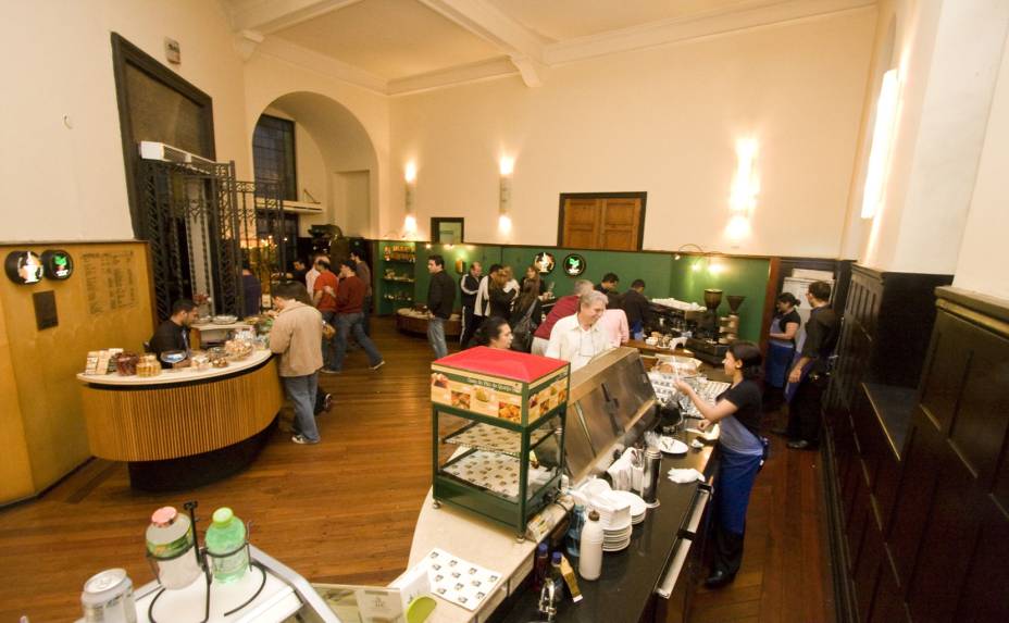 Após conhecer melhor a história do café brasileiro, nada melhor do que provar uma das variações disponíveis na cafeteria do museu. Além de prová-las no local, também é possivel comprar vários tipos de grãos