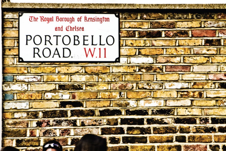 Um dos hits do bairro é o <strong>Portobello Market</strong> <em>(<a href="https://portobellomarket.org" rel="portobellomarket.org" target="_blank">portobellomarket.org</a>; 2ª/5ª 8h/13h, Sab 8h/18h30)</em>, onde é possível encontrar de comida a roupas de segunda mão e antiguidades. Sábado é o dia mais concorrido