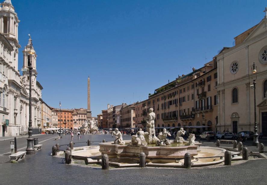 <strong>5. Piazza Navona: </strong>Além de suas lindas fontes, como a dos Quattro Fiumi, projetada por Bernini, a <a href="https://viajeaqui.abril.com.br/estabelecimentos/italia-roma-atracao-piazza-navona" target="_self"><strong>Piazza Navona</strong></a> é rodeada por restaurantes e cafés agitados