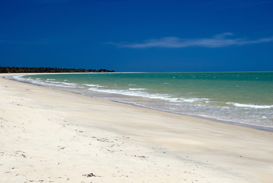 <strong>Praia de Corumbau, Ponta do Corumbau </strong>Na praia mais bonita da região há passeios de barco que encantam os visitantes. Na alta temporada de verão, as águas ganham um tom ainda mais incrível de azul-esverdeado, com manguezais e coqueiros para completar a paisagem. <a href="https://www.booking.com/searchresults.pt-br.html?aid=332455&sid=605c56653290b80351df808102ac423d&sb=1&src=searchresults&src_elem=sb&error_url=https%3A%2F%2Fwww.booking.com%2Fsearchresults.pt-br.html%3Faid%3D332455%3Bsid%3D605c56653290b80351df808102ac423d%3Bcity%3D-678564%3Bclass_interval%3D1%3Bdest_id%3D900040389%3Bdest_type%3Dcity%3Bdtdisc%3D0%3Bfrom_sf%3D1%3Bgroup_adults%3D2%3Bgroup_children%3D0%3Binac%3D0%3Bindex_postcard%3D0%3Blabel_click%3Dundef%3Bno_rooms%3D1%3Boffset%3D0%3Bpostcard%3D0%3Braw_dest_type%3Dcity%3Broom1%3DA%252CA%3Bsb_price_type%3Dtotal%3Bsearch_selected%3D1%3Bsrc%3Dsearchresults%3Bsrc_elem%3Dsb%3Bss%3DMorro%2520de%2520S%25C3%25A3o%2520Paulo%252C%2520Bahia%252C%2520Brasil%3Bss_all%3D0%3Bss_raw%3DMorro%2520de%2520S%25C3%25A3o%2520Paulo%3Bssb%3Dempty%3Bsshis%3D0%3Bssne_untouched%3DIlha%2520de%2520Boipeba%26%3B&ss=Corumbau%2C+Bahia%2C+Brasil&ssne=Morro+de+S%C3%A3o+Paulo&ssne_untouched=Morro+de+S%C3%A3o+Paulo&city=900040389&checkin_monthday=&checkin_month=&checkin_year=&checkout_monthday=&checkout_month=&checkout_year=&group_adults=2&group_children=0&no_rooms=1&from_sf=1&ss_raw=Corumbau+&ac_position=0&ac_langcode=xb&dest_id=900051125&dest_type=city&place_id_lat=-16.896601&place_id_lon=-39.114841&search_pageview_id=49fa919e3e770017&search_selected=true&search_pageview_id=49fa919e3e770017&ac_suggestion_list_length=5&ac_suggestion_theme_list_length=0" target="_blank" rel="noopener"><em>Busque hospedagens em Corumbau </em></a>