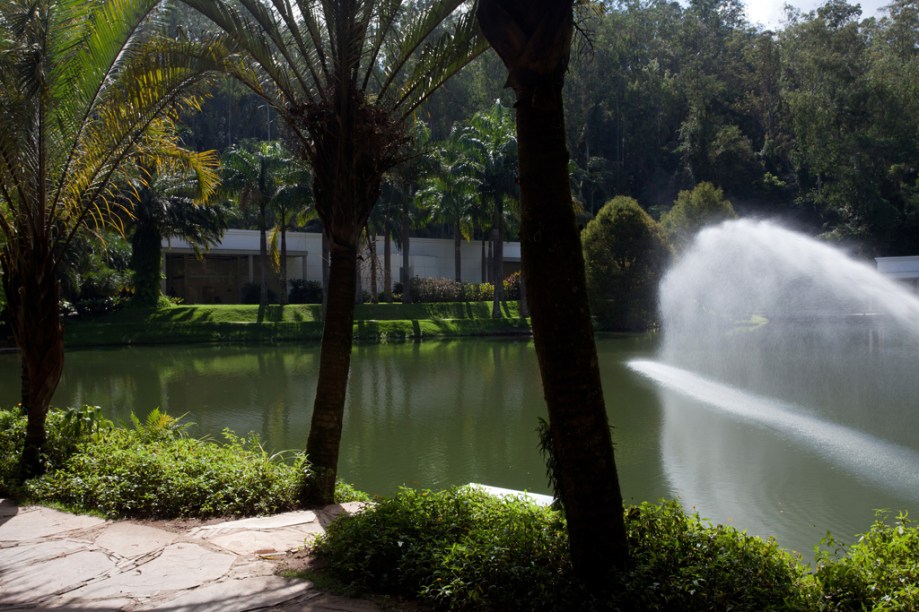 Lago do Instituto Inhotim