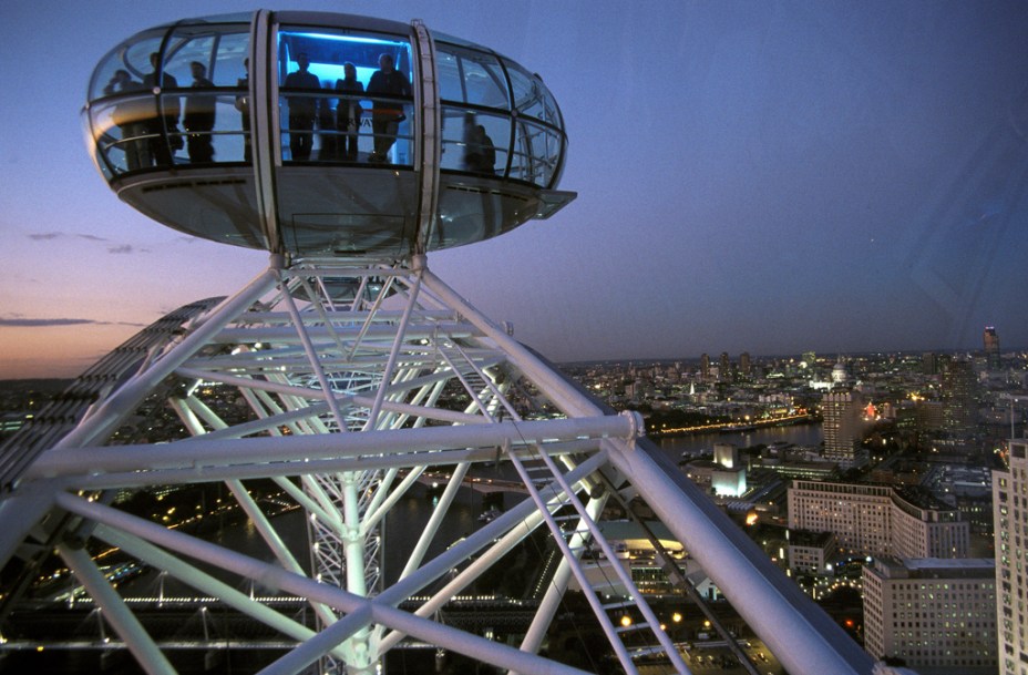 Dentro das cabines da London Eye, famosa roda-gigante de Londres, é possível ter uma visão panorâmica da cidade