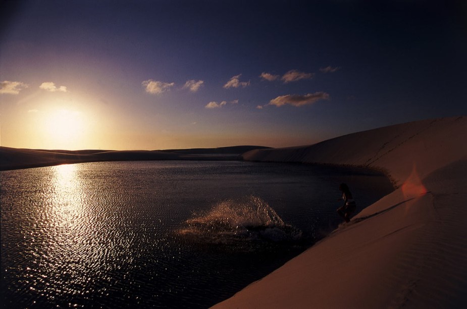 <a href="https://viajeaqui.abril.com.br/estados/br-maranhao" rel="Maranhão: "><strong>Maranhão: </strong></a>No Parque Nacional dos Lençóis Maranhenses é possível ver o sol se pôr atrás de dunas e lagoas sazonais.