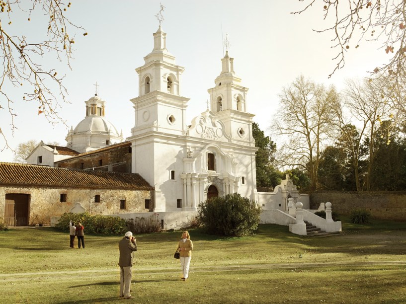 A igreja de Santa Catalina, de 1723, com imponente fachada barroca, é um dos principais exemplares arquitetônicos da presença dos jesuítas na região