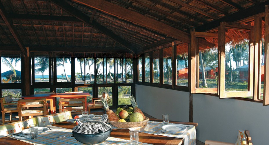 Restaurante da Pousada Borapirá. Contando ainda com piscinas e um clubinho, a hospedagem é ideal para famílias com crianças