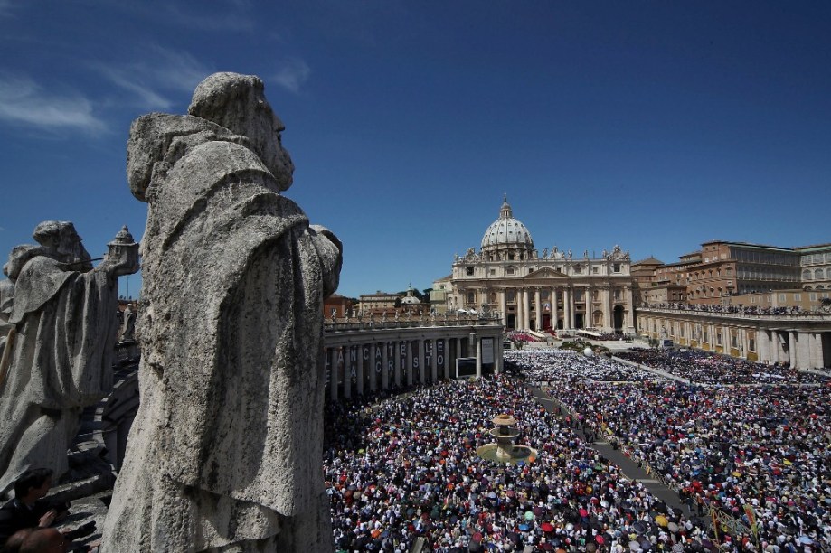 Não é nada difícil ir a <a href="https://viajeaqui.abril.com.br/cidades/italia-roma" target="_blank">Roma </a>e ver o Santo Padre. As celebrações litúrgicas, na <a href="https://viajeaqui.abril.com.br/estabelecimentos/italia-roma-atracao-basilica-di-san-pietro-basilica-de-sao-pedro" target="_blank">Basílica de São Pedro</a>, necessitam de convites e acontecem de duas a quatro vezes ao mês, em intervalos irregulares. Já o <em>Angelus, </em>aberto ao público, é promovido todos os domingos e em algumas ocasiões especiais, na Praça de São Pedro.
Mais detalhes no verbete <a href="https://viajeaqui.abril.com.br/estabelecimentos/italia-roma-atracao-audiencia-papal" target="_blank">Audiência Papal</a>.