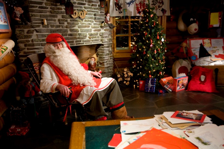 A casa do Papai Noel encontra-se na cidade de Rovaniemi, na Lapônia, norte da Finlândia. A tradição da árvore de Natal teve origem no norte da Europa e muitos creditam sua criação a Martinho Lutero, apesar de haverem poucos dados factuais que atestem essa teoria. Um símbolo cristão não-oficial, aumentaria sua representatividade quando foi eternizada adotada por João Paulo II na Praça de São Pedro