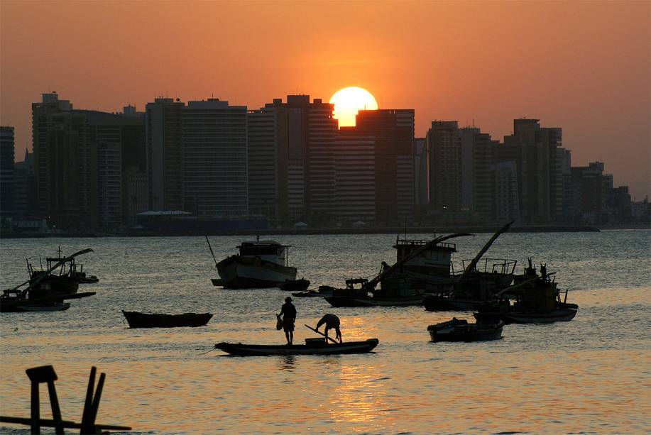 <strong>QUATRO NOITES EM HOTEL TEMÁTICO EM <a href="https://viajeaqui.abril.com.br/cidades/br-ce-fortaleza" rel="FORTALEZA" target="_self">FORTALEZA</a></strong>    4 noites no <a href="https://villamayor.com.br" rel="Villa Mayor" target="_blank">Villa Mayor</a>, hotel de inspiração colonial, com traslados.    <strong>Quando:</strong> Em outubro.    <strong>Quem leva:</strong> a <a href="https://pomptur.com.br" rel="POMPTUR" target="_blank">POMPTUR</a>     <strong>Quanto:</strong> R$ 1 578