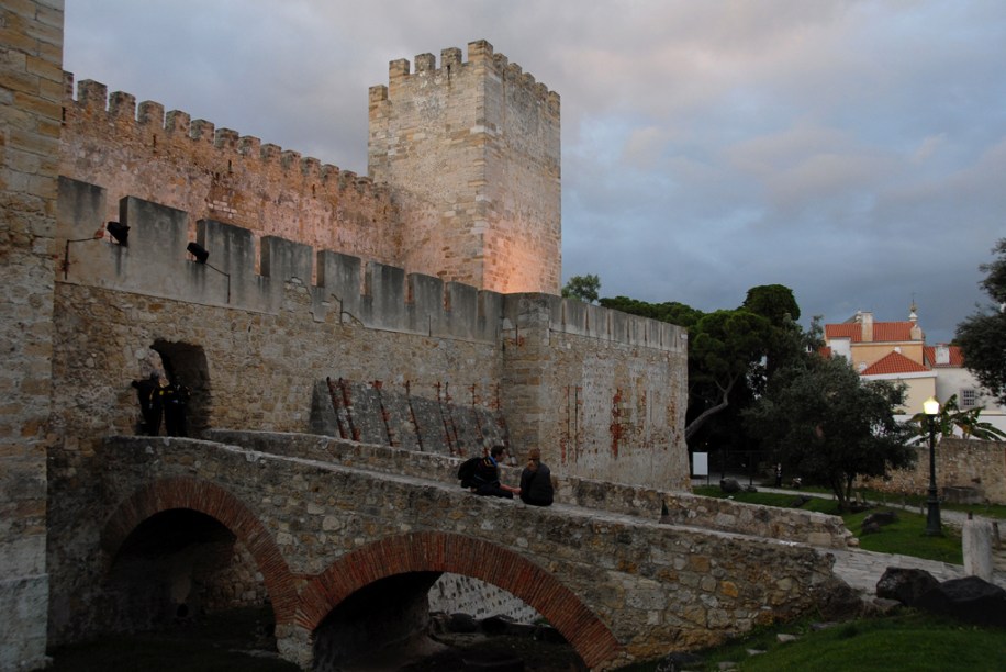 Fundado pelos muçulmanos no século 10, o Castelo de São Jorge fica na colina mais alta de Lisboa. Das suas muralhas tem-se uma das melhores vistas do centro histórico e do Rio Tejo