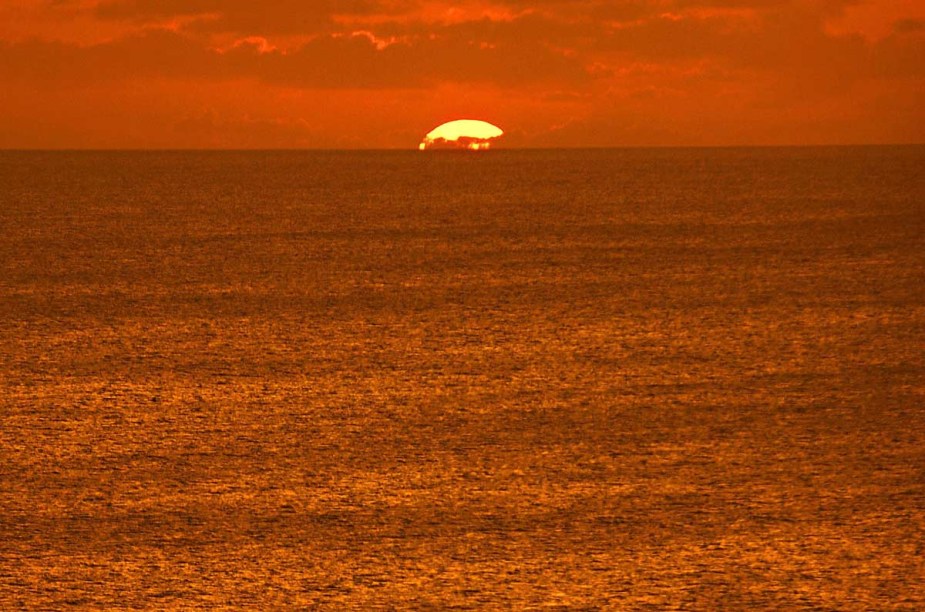 <a href="https://viajeaqui.abril.com.br/estados/br-pernambuco" rel="Pernambuco:"><strong>Pernambuco:</strong></a> De Fernando de Noronha, essa é a vista que se tem do sol indo embora.