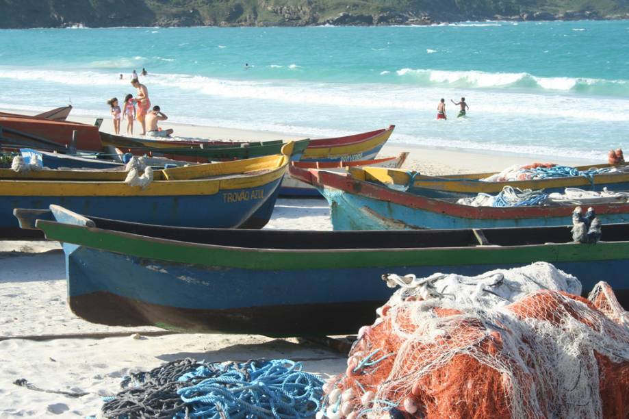 Redes e barcos de pesca ancorados na Prainha
