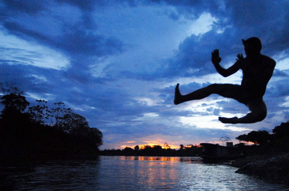 <a href="https://viajeaqui.abril.com.br/estados/br-acre" rel="Acre:"><strong>Acre:</strong></a> O município de Feijó tem um entardecer exuberante às margens do Rio Envira.