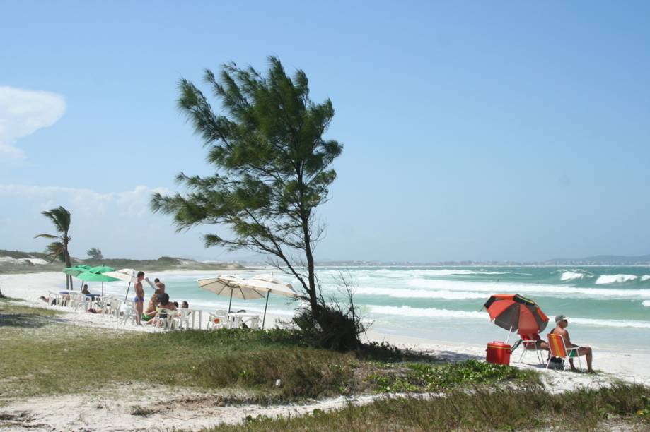 Extensa e boa para caminhadas, a Praia do Pontal é boa para quem busca sossego