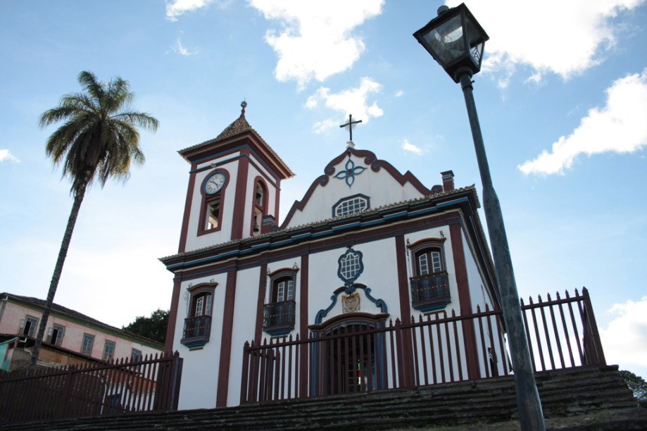 Em visita à Igreja São Francisco de Assis repare nas pinturas e no estilo rococó, e não deixe de subir à torre dos três sinos para tirar uma das melhores fotos do centro histórico