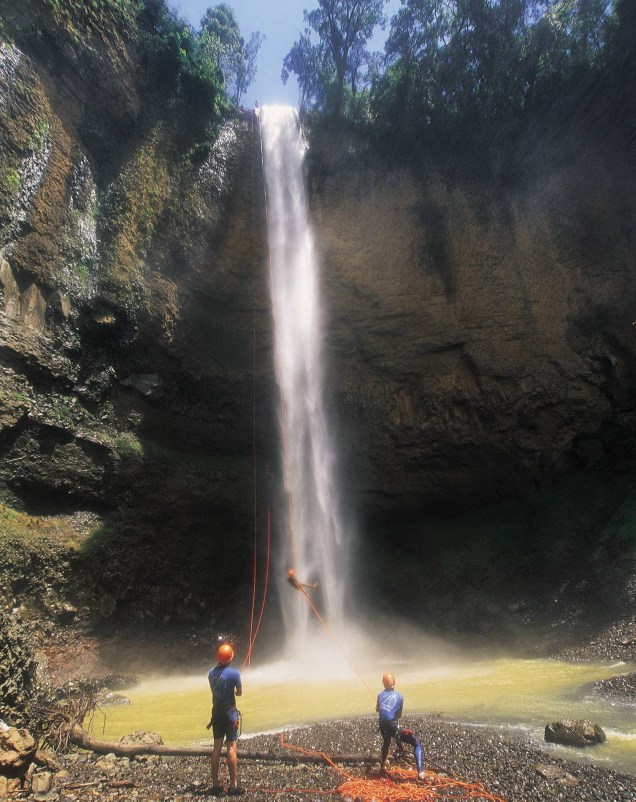 A vista para o cânion é o ponto literalmente alto da <a href="https://gutenberg.viagemeturismo.abril.com.br/atracao/cachoeira-do-saltao/" target="_blank">Cachoeira do Saltão.</a> São 75 metros de altura, o que faz desta uma das mais altas cachoeiras do <a href="https://gutenberg.viagemeturismo.abril.com.br/estados/sao-paulo/" target="_blank">estado de São Paulo</a>. A trilha para chegar é tão tranquila (cerca de 10 minutos) que você pode aproveitar e já conhecer outras cachoeiras da propriedade, como a queda da Ferradura e a cachoeira Monjolinho.