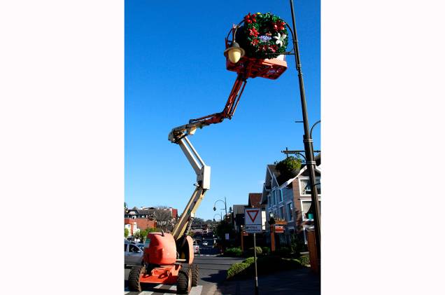 As ruas da cidade ficam todas ornamentadas por elementos típicos do Natal As ruas da cidade ficam todas ornamentadas por elementos típicos do Natal