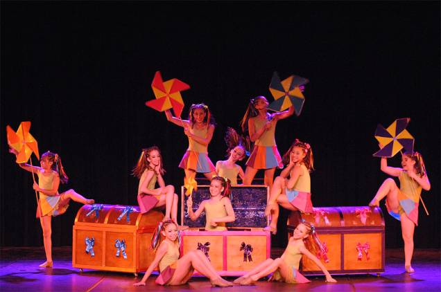 Durante o <strong>Festival de Dança de Joinville</strong>, os bailarinos de 10 a 12 anos também se apresentam. Durante o <strong>Festival de Dança de Joinville</strong>, os bailarinos de 10 a 12 anos também se apresentam.