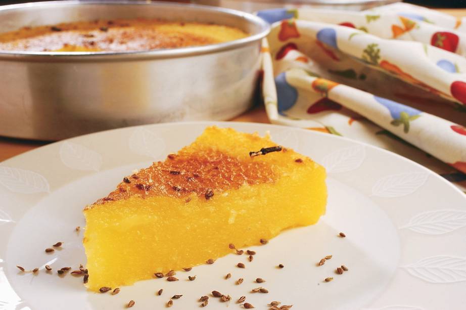 <strong>Bolo Souza Leão</strong>O bolo que leva leite de coco, mandioca e gemas recebeu, em 2008, o título de Patrimônio Cultural e Imaterial de Pernambuco. Quem criou a receita foi a quituteira Dona Rita de Cássia Souza Leão Bezerra Cavalcanti, esposa de um coronel proprietário de engenhos. Para criara a receita, Dona Rita substituiu ingredientes europeus por outros locais. Há quem diga que o bolo foi servido ao imperador Dom Pedro II.