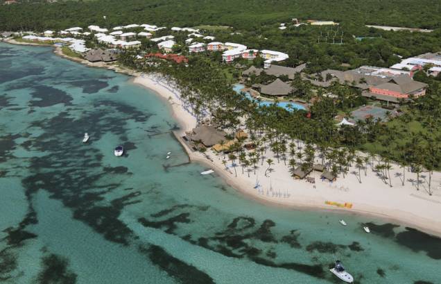 Punta Cana concentra mais de 30 resorts, dos básicos aos luxuosos. A maioria funciona sob o sistema all inclusive, com refeições, bebidas e até passeios incluídos Punta Cana concentra mais de 30 resorts, dos básicos aos luxuosos. A maioria funciona sob o sistema all inclusive, com refeições, bebidas e até passeios incluídos