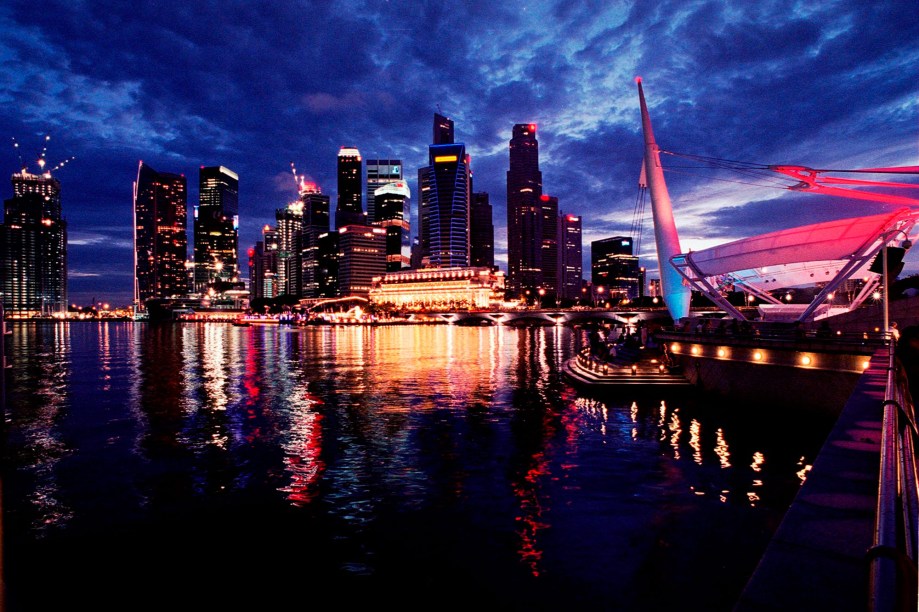 <a href="https://viajeaqui.abril.com.br/paises/cingapura" rel="Cingapura" target="_blank"><strong>Cingapura</strong></a>Apenas 50 anos após sua independência da Malásia, a cidade-estado de Cingapura é um dos maiores centros financeiros do mundo, uma hub de transportes global e sede asiática de diversas empresas multinacionais. Grande parte de seu sucesso se deve a um plano que conecta o planejamento da cidade com requerimentos sociais e de negócios