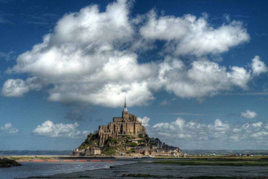 <strong><a href="https://viajeaqui.abril.com.br/estabelecimentos/franca-costa-da-normandia-atracao-monte-saint-michel" target="_blank">Monte Saint-Michel </a>- <a href="https://viajeaqui.abril.com.br/paises/franca" target="_blank">França</a></strong>