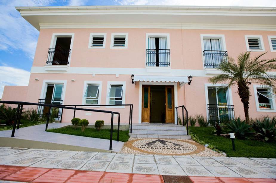 <strong><a href="https://viajeaqui.abril.com.br/estabelecimentos/br-sc-florianopolis-hospedagem-hi-hostel-barra-da-lagoa" rel="Hi Hostel Barra da Lagoa" target="_blank">Hi Hostel Barra da Lagoa</a>, em <a href="https://viajeaqui.abril.com.br/cidades/br-sc-florianopolis" rel="Florianópolis" target="_blank">Florianópolis</a> (<a href="https://viajeaqui.abril.com.br/estados/br-santa-catarina" rel="SC" target="_blank">SC</a>)</strong>                Pertinho de uma comunidade de pescadores da Barra da Lagoa, o hostel tem uma atmosfera de tranquilidade. Cozinha para hóspedes e estacionamento são algumas das facilidades.                <a href="https://www.booking.com/hotel/br/barra-da-lagoa-hostel.pt-br.html?aid=332455&label=viagemabril-hostelsdescolados" rel="BOOKING.COM: veja os preços e faça sua reserva no Hi Hostel Barra da Lagoa" target="_blank">BOOKING.COM: veja os preços e faça sua reserva no Hi Hostel Barra da Lagoa</a>