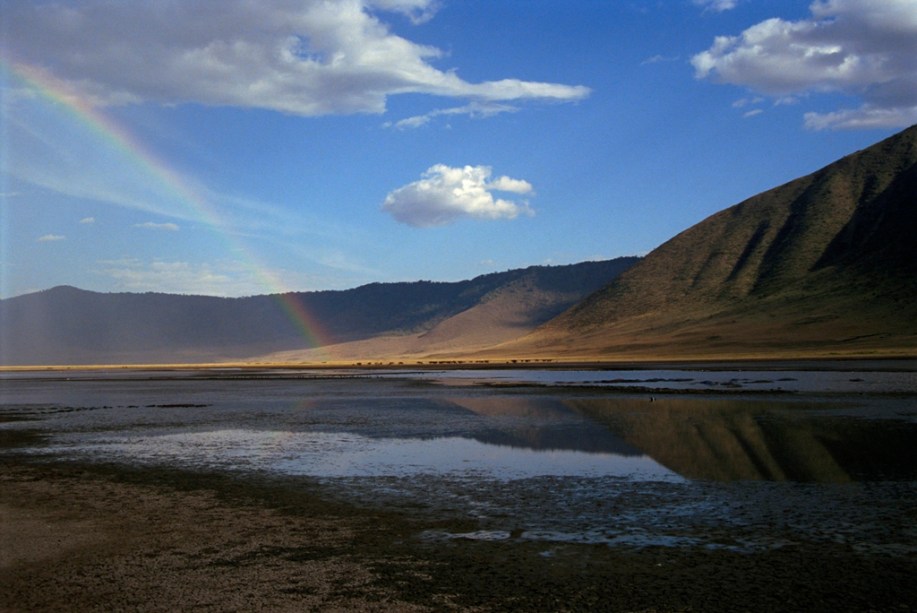 Área de conservação ambiental de Ngorongoro, na Tanzânia, uma caldeira vulcânica que serve de habitat para centenas de espécies de animais e plantas, considerada patrimônio cultural e natural da humanidade