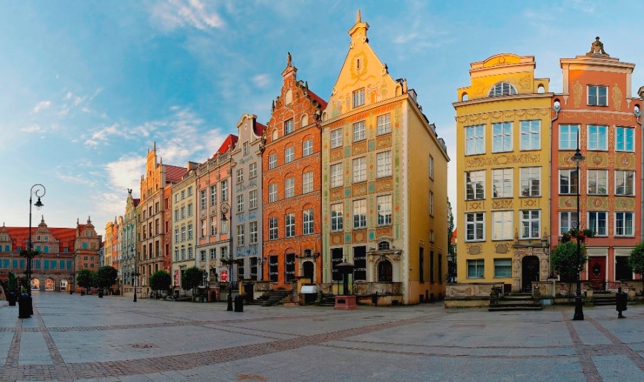 Para a maioria das pessoas ao redor do mundo, <strong>Gdansk </strong>traz à lembrança o movimento sindical Solidariedade e seu líder e futuro presidente da Polônia, Lech Walesa. A cidade porém traz uma história rica e instigante, como na agradável praça <strong>Dugli Targ</strong>, com seus edifícios em estilo hanseático