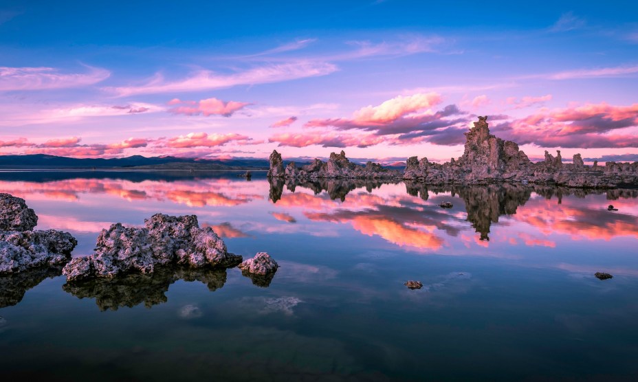 As impressionantes estruturas de sal do Lago Mono, na Califórnia, <a href="https://viajeaqui.abril.com.br/paises/estados-unidos" rel="EUA" target="_self">EUA</a>