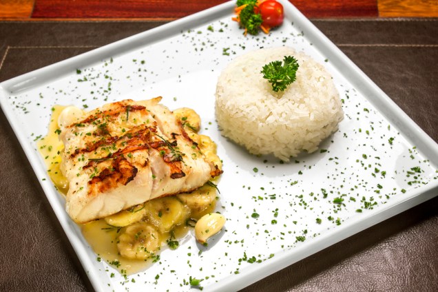 O restaurante estrelado <a href="https://viajeaqui.abril.com.br/estabelecimentos/br-sp-ribeirao-preto-restaurante-ancho-premium-beef" rel="Ancho Premium Beef">Ancho Premium Beef</a>, em Ribeirão Preto, preparou o badejo grelhado com banana flambada na grappa para a São Paulo Restaurant Week O restaurante estrelado <a href="https://viajeaqui.abril.com.br/estabelecimentos/br-sp-ribeirao-preto-restaurante-ancho-premium-beef" rel="Ancho Premium Beef">Ancho Premium Beef</a>, em Ribeirão Preto, preparou o badejo grelhado com banana flambada na grappa para a São Paulo Restaurant Week