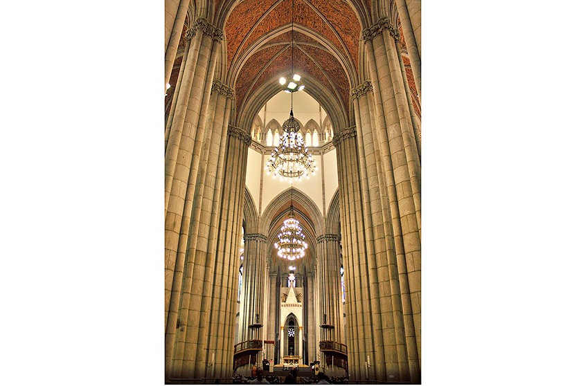 A Catedral da Sé, no Centro da cidade, reserva boas surpresas para fotógrafos. A foto do altar da igreja foi feita por Igor Pereira