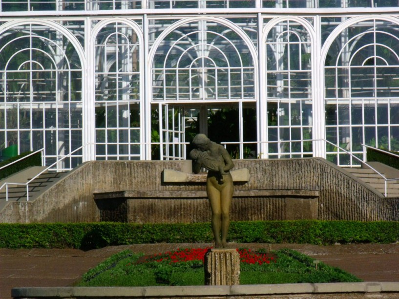 Estátua no <a href="https://viajeaqui.abril.com.br/estabelecimentos/br-pr-curitiba-atracao-jardim-botanico" rel="Jardim Botânico" target="_self">Jardim Botânico</a> de <a href="https://viajeaqui.abril.com.br/cidades/br-pr-curitiba" rel="Curitiba" target="_self">Curitiba</a>, <a href="https://viajeaqui.abril.com.br/estados/br-parana" rel="Paraná" target="_self">Paraná</a>