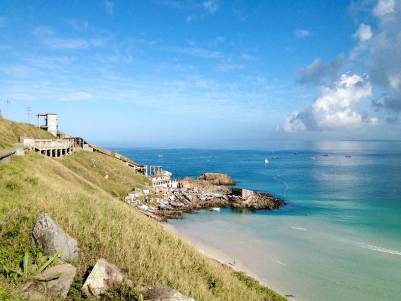 A melhor época para visitar Arraial do Cabo, no Rio de Janeiro, é no verão, pois a água do mar é fria