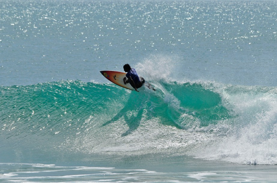 As praias próximas a Arugam Bay são muito disputadas por surfistas. Ao sul delas, só a Antártica