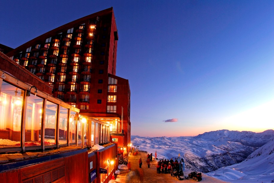 <a href="https://viajeaqui.abril.com.br/cidades/chile-valle-nevado" rel="Valle Nevado" target="_blank"><strong>Valle Nevado</strong></a>, pertinho de Santiago, conta com três hotéis e várias opções de aluguel de apartamentos, que atendem os mais variados públicos