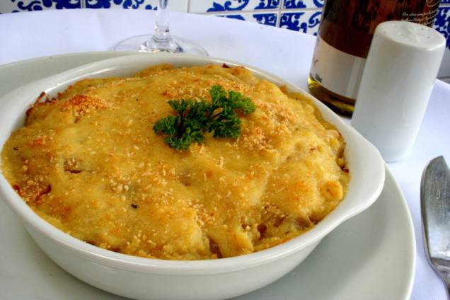 Bacalhau com natas, do <a href="https://viajeaqui.abril.com.br/estabelecimentos/br-sp-sao-paulo-restaurante-bacalhoeiro/mapa" rel="Bacalhoeiro" target="_blank"><strong>Bacalhoeiro</strong></a>, em <a href="https://viajeaqui.abril.com.br/cidades/br-sp-sao-paulo" rel="São Paulo" target="_blank"><strong>São Paulo</strong></a>. Bacalhau desfiado em lascas, creme de leite, batata sauté, cebola e alho. <em>Rua Azevedo Soares, 1580 (Tatuapé) Tel. (11) 2293-1010. </em> Bacalhau com natas, do <a href="https://viajeaqui.abril.com.br/estabelecimentos/br-sp-sao-paulo-restaurante-bacalhoeiro/mapa" rel="Bacalhoeiro" target="_blank"><strong>Bacalhoeiro</strong></a>, em <a href="https://viajeaqui.abril.com.br/cidades/br-sp-sao-paulo" rel="São Paulo" target="_blank"><strong>São Paulo</strong></a>. Bacalhau desfiado em lascas, creme de leite, batata sauté, cebola e alho. <em>Rua Azevedo Soares, 1580 (Tatuapé) Tel. (11) 2293-1010. </em>