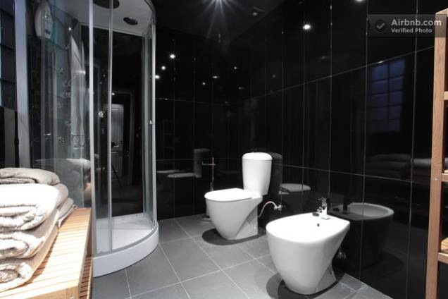 <a href="https://www.airbnb.com.br/rooms/484643" rel="11. Barcelona, Espanha" target="_blank"><strong>11. Barcelona, Espanha</strong></a>De acordo com o anfitrião, o valor da diária de R$ 421 e é fixo para oito pessoas. A partir daí, é cobrado R$ 158 por cada hóspede extra <a href="https://www.airbnb.com.br/rooms/484643" rel="11. Barcelona, Espanha" target="_blank"><strong>11. Barcelona, Espanha</strong></a>De acordo com o anfitrião, o valor da diária de R$ 421 e é fixo para oito pessoas. A partir daí, é cobrado R$ 158 por cada hóspede extra